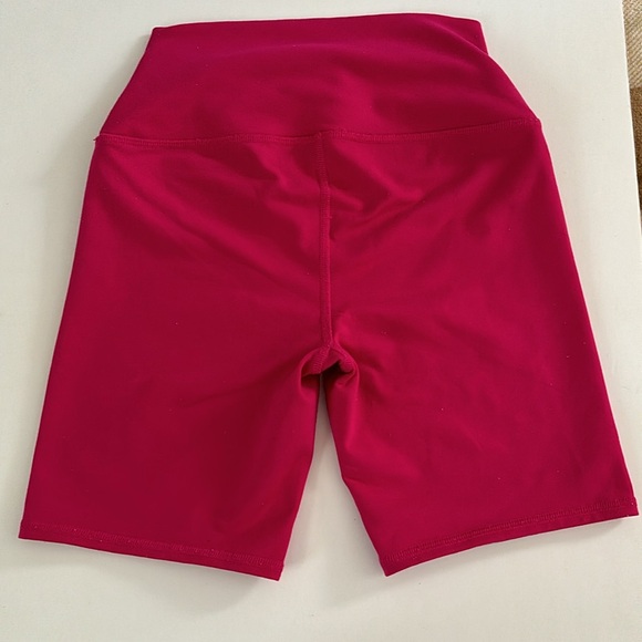 Pink Alo Biker shorts - Picture 3 of 7
